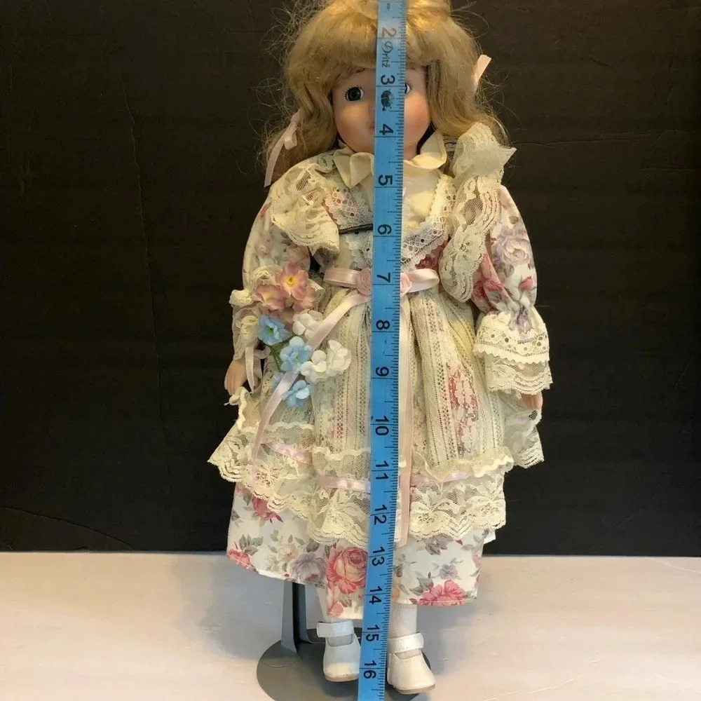 Vintage doll - Picture 8 of 8